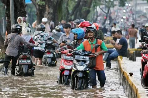 Ternyata Ini Lho Penyebab Motor Mogok Gegara Terjang Banjir Solusianya