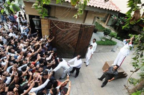 Amitabh Bachchan's House - Photos, Area, Interior, Address & More ...