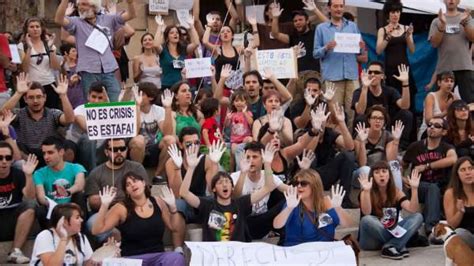 Unas Personas Protestan En C Ceres Por La Actuaci N Policial En