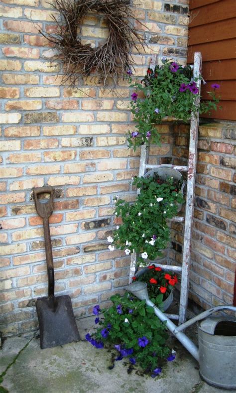 Vintage Deko lässt den Garten charmanter und weiblicher erscheinen