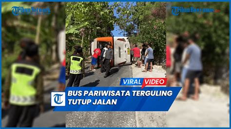 Bus Pariwisata Terguling Di Jalur Wisata Pantai Ngrenehan Gunungkidul