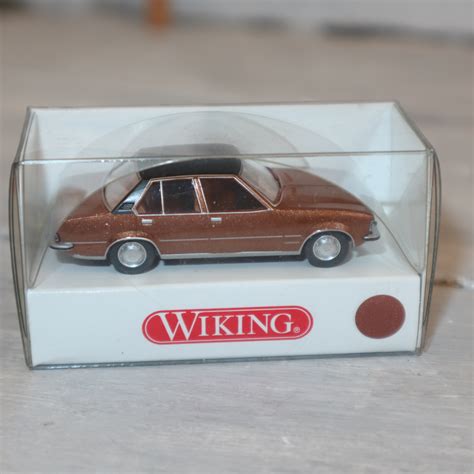 Wiking In Opel Commodore In Goldmetallic Mit Schwarzem