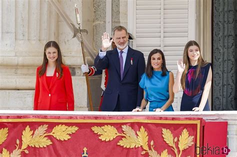 Los Reyes Felipe Y Letizia La Princesa Leonor Y La Infanta Sofía En La