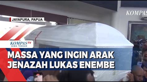 Massa Yang Arak Jenazah Lukas Enembe Youtube