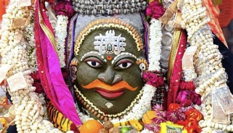 Mahakaleshwar Ujjain नए साल में राजा स्वरूप में सजे महाकाल उमड़ा