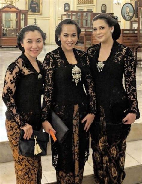 Pin Oleh Maruta Jingga Di Simpan Cepat Di 2024 Model Baju Wanita