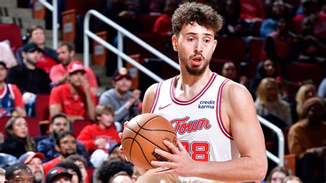 Nefes kesen maç Alperen 18 sayıyla yıldızlaştı Rockets Knicks i