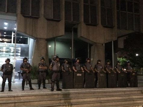 G1 Manifestantes protestam em SP contra a PEC dos gastos públicos