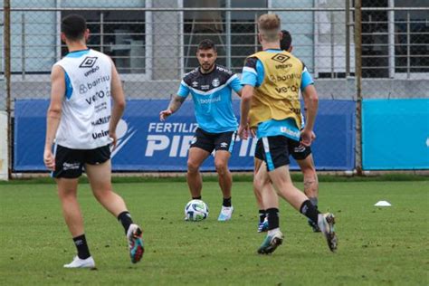 Escalação do Grêmio Geromel e João Pedro voltam a treinar bola