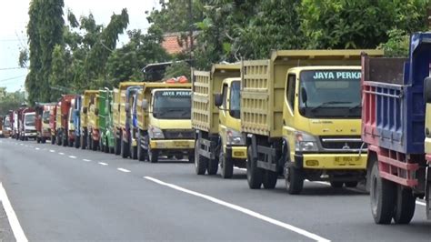 Solar Langka Antrian Kendaraan Mengular Di Spbu Maospati