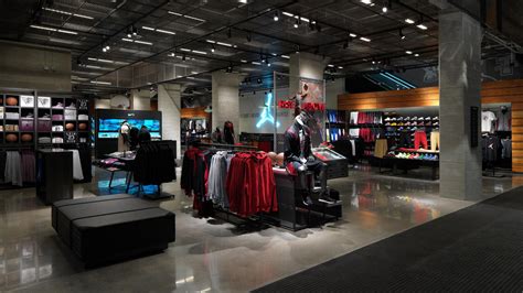 Nike Reopens its Flagship Brand Presence in Chicago on Sept. 27 - Nike News