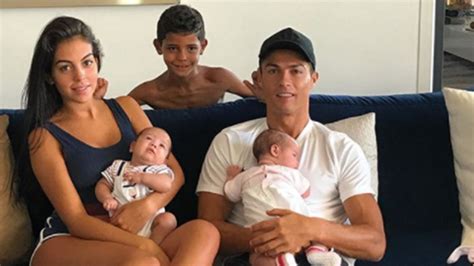 Redes Sociales Revelan Que Cristiano Ronaldo Y Su Novia Esperan Una