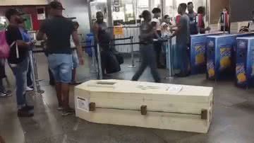 Trio Que Levava Caix O Impedido De Entrar Em Esta O De Metr Em Salvador