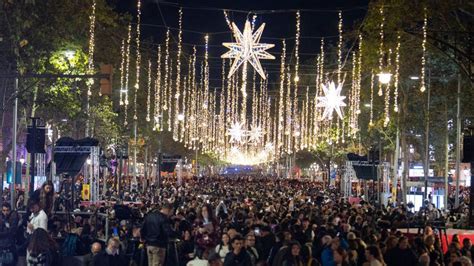 Barcelona Da La Bienvenida A La Navidad Con Un Espect Culo Que Rebosa