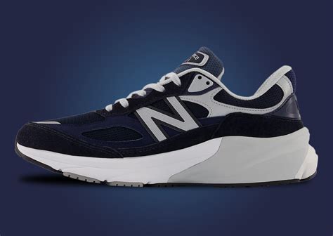 Navy Shades Take Over This New Balance V