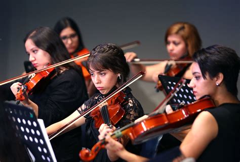 Orquesta de Cámara ofrece concierto por 85 años de la UANL