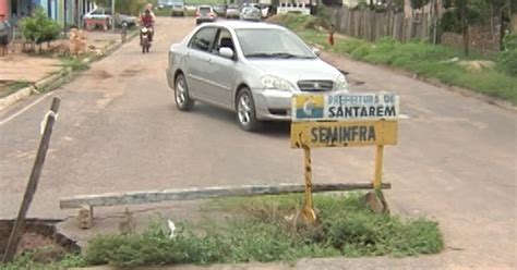 G1 Buraco em rua atrapalha trânsito e causa transtornos no bairro