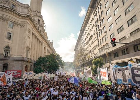 La Legislatura sancionó la reforma del Estatuto Docente Rechazo con