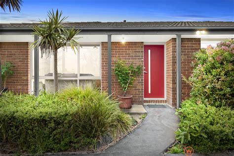 195 Ahern Road Pakenham Vic 3810 Domain