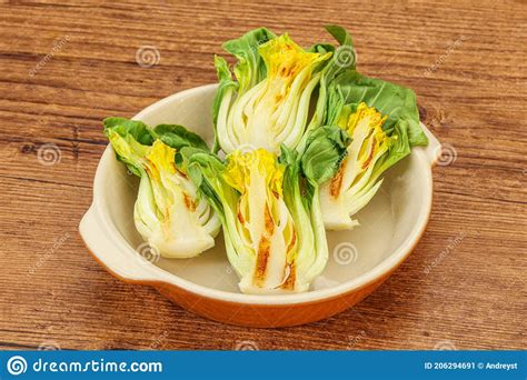 Ensalada De Bok Choy A La Parrilla Imagen De Archivo Imagen De Planta