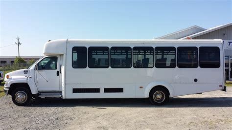 2005 Goshen Coach Chevrolet 32 Passenger Shuttle Bus