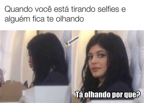 Quando você está tirando selfies e alguém fica te olhando Tá olhando