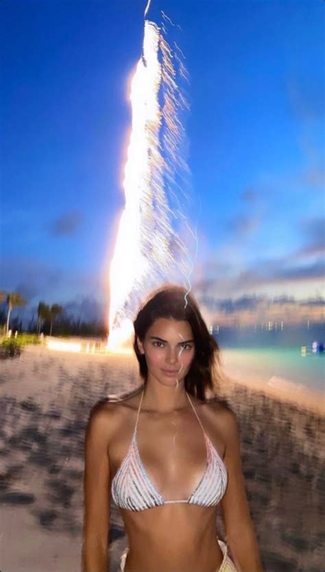 Hot Sexy Kim Hill Bikini Pics