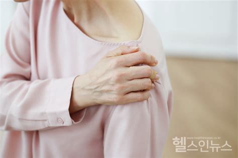 오십견 증상 및 어깨 통증 치료 방법 유착성 관절낭염 운동 스트레칭 A4