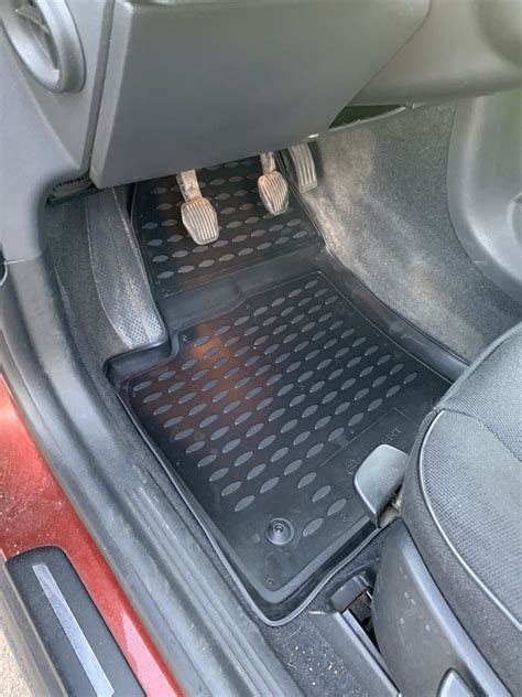 Передний коврик водительский — решение проблемы — Volvo S40 (2G), 1,6 л ...