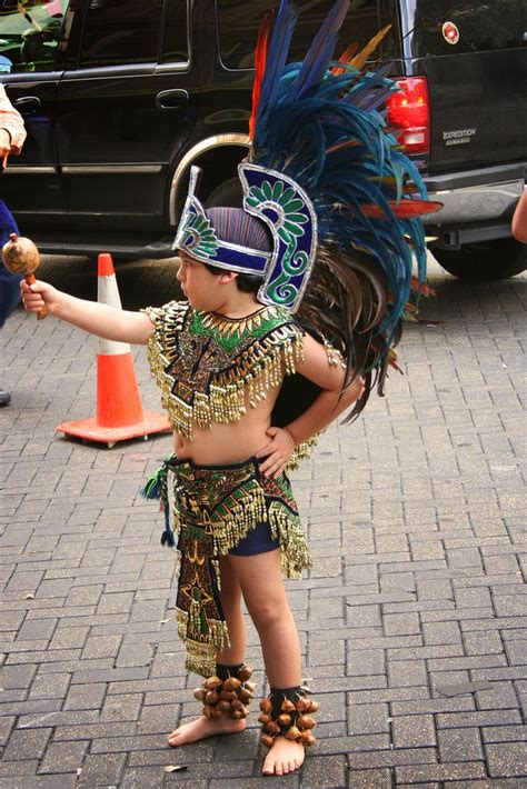 Aztec Dancers In 2020 Aztec Costume Aztec Culture Aztec Warrior