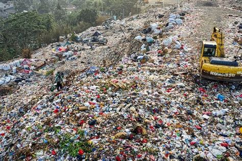 Sampah Anorganik Lebih Lama Terurai Dibandingkan Dengan Sampah Organik