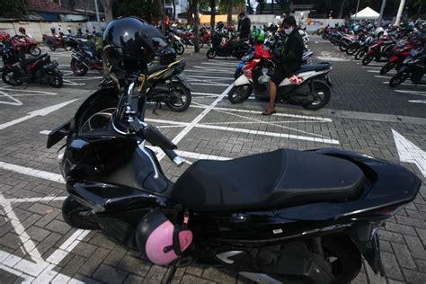 Parkir Motor Berjarak Penerapan Protokol Kesehatan Economic