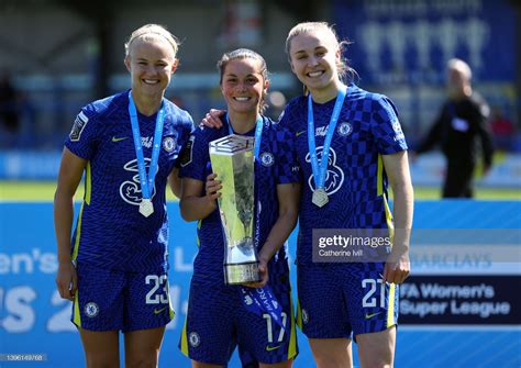 Pernille Harder Jessie Fleming And Niamh Charles Of Chelsea Pose