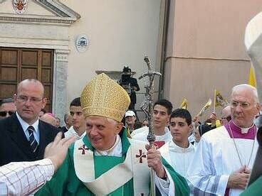 Papa Benedetto XVI si è aggravato i fedeli e la Diocesi di Velletri