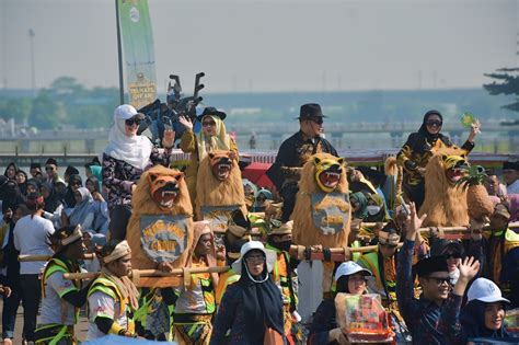 Kesenian Khas Daerah Ikut Meriahkan Pawai Taaruf Mtq Ke Jawa Barat