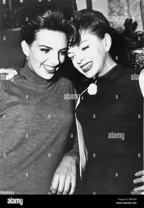 Singer JUDY GARLAND, right, with her daughter LIZA MINNELLI in 1964 Stock Photo: 66260856 - Alamy