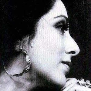 Samina Peerzada - Age, Family, Bio | Famous Birthdays