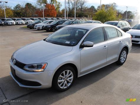 Reflex Silver Metallic Volkswagen Jetta Se Sedan Photo