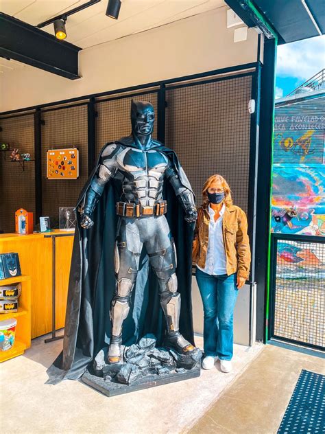 Ziv Gallery Uma Galeria No Beco Do Batman