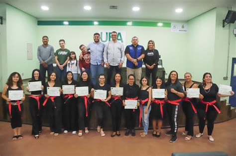 Alunas Do 1º Curso De Defesa Pessoal Feminina Da Uea Recebem