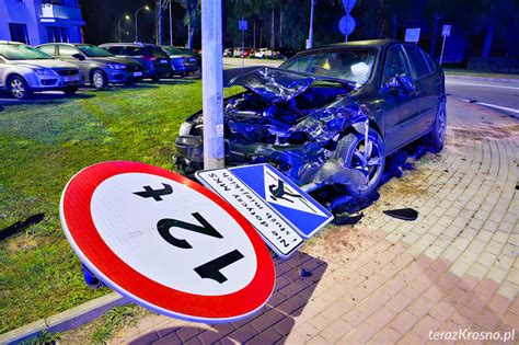 Wypadek na rondzie Zderzenie seata ze skodą