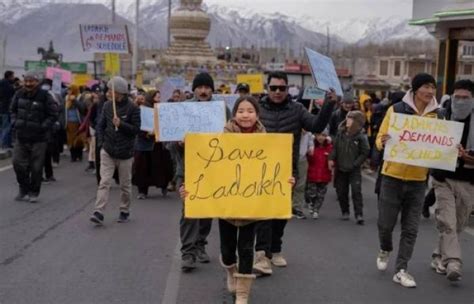 Thousands Of Indians Protest In Ladakh S Freezing Cold For Statehood