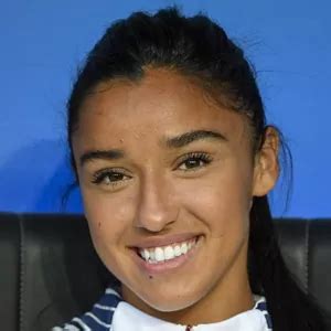 QUEL Est L AGE La TAILLE De Sakina Karchaoui Joueuse De Football