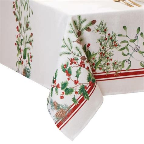 The Holiday Aisle Daeshun Rectangular Floral Christmas Polyester