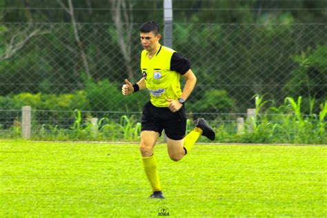 Árbitro assistente salva a vida de gandula em jogo de futebol amador