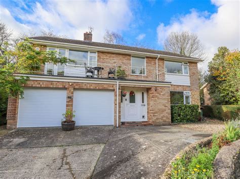 4 Bed Detached House For Sale In Wessington Park Calne Sn11 Zoopla