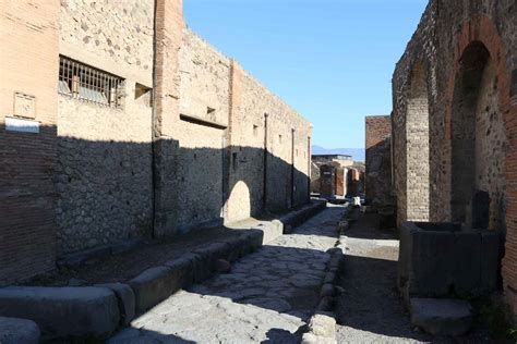 VII 5 14 Pompeii On Left December 2018 Looking East On Vicolo Dei