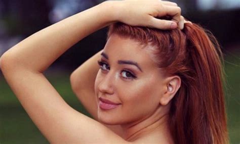 Stërmbesa e Skënderbeut pozon në bikini zbulon tatuazhin në zonën intime Gazeta Online INSAJDERI