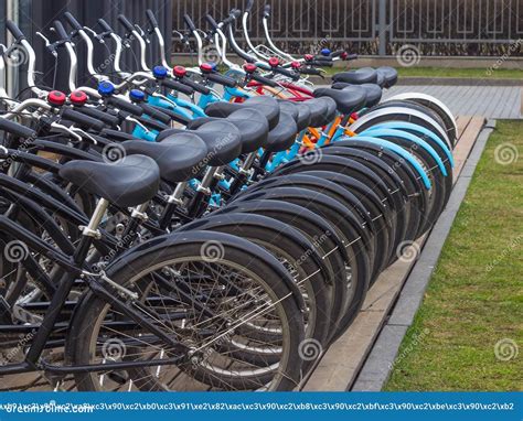 Bicicletas De Alquiler Foto De Archivo Imagen De Lugar 182871516