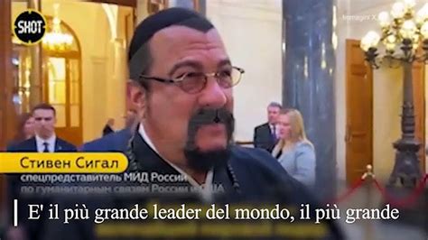 Steven Seagal alla cerimonia di insediamento di Putin È il più grande